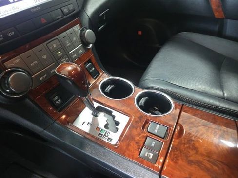 Used 2012 Toyota Highlander Limited w/ Tow Pkg image 16