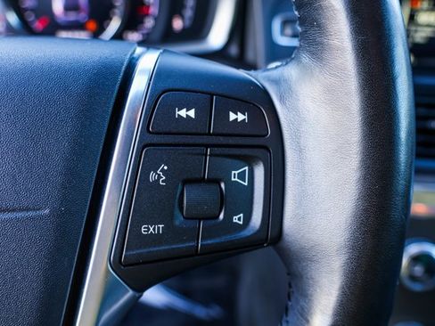 Used 2016 Volvo XC60 T6 Platinum w/ Climate Package image 16