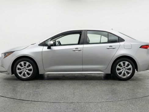 Used 2025 Toyota Corolla LE image 5