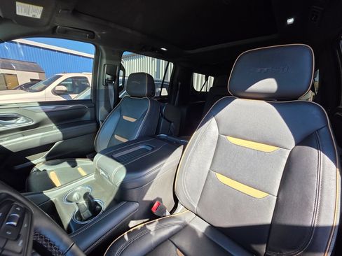 Used 2023 GMC Yukon XL AT4 w/ AT4 Premium Plus Package AWD/4WD image 12