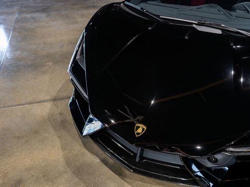 Used 2025 Lamborghini Revuelto AWD/4WD image 11