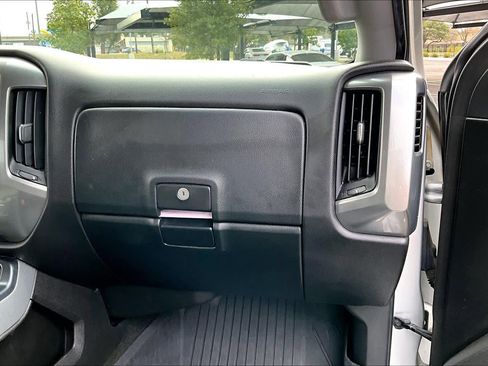 Used 2018 Chevrolet Silverado 1500 LT w/ Texas Edition image 18