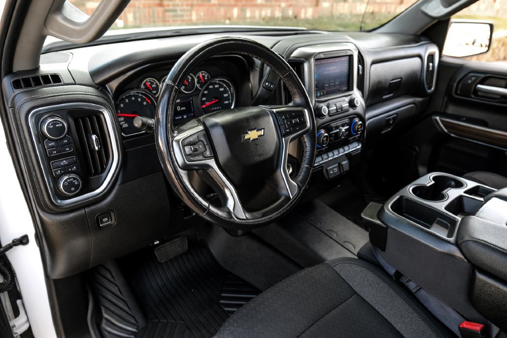 Used 2021 Chevrolet Silverado 1500 LT AWD/4WD image 2