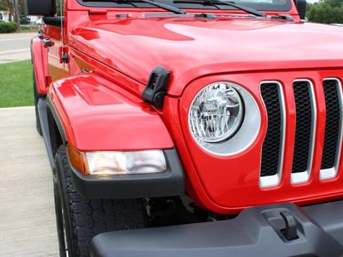 Used 2022 Jeep Wrangler Unlimited Sahara AWD/4WD image 5