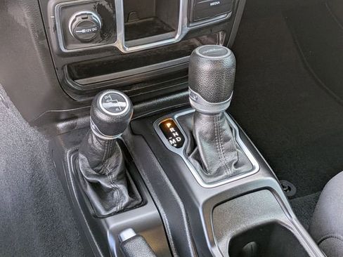 Used 2023 Jeep Gladiator Sport image 21