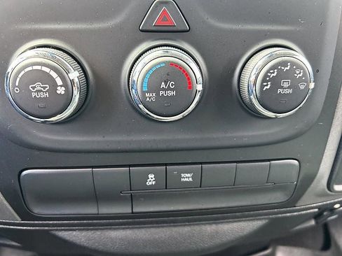 Used 2018 RAM 1500 Express AWD/4WD image 26