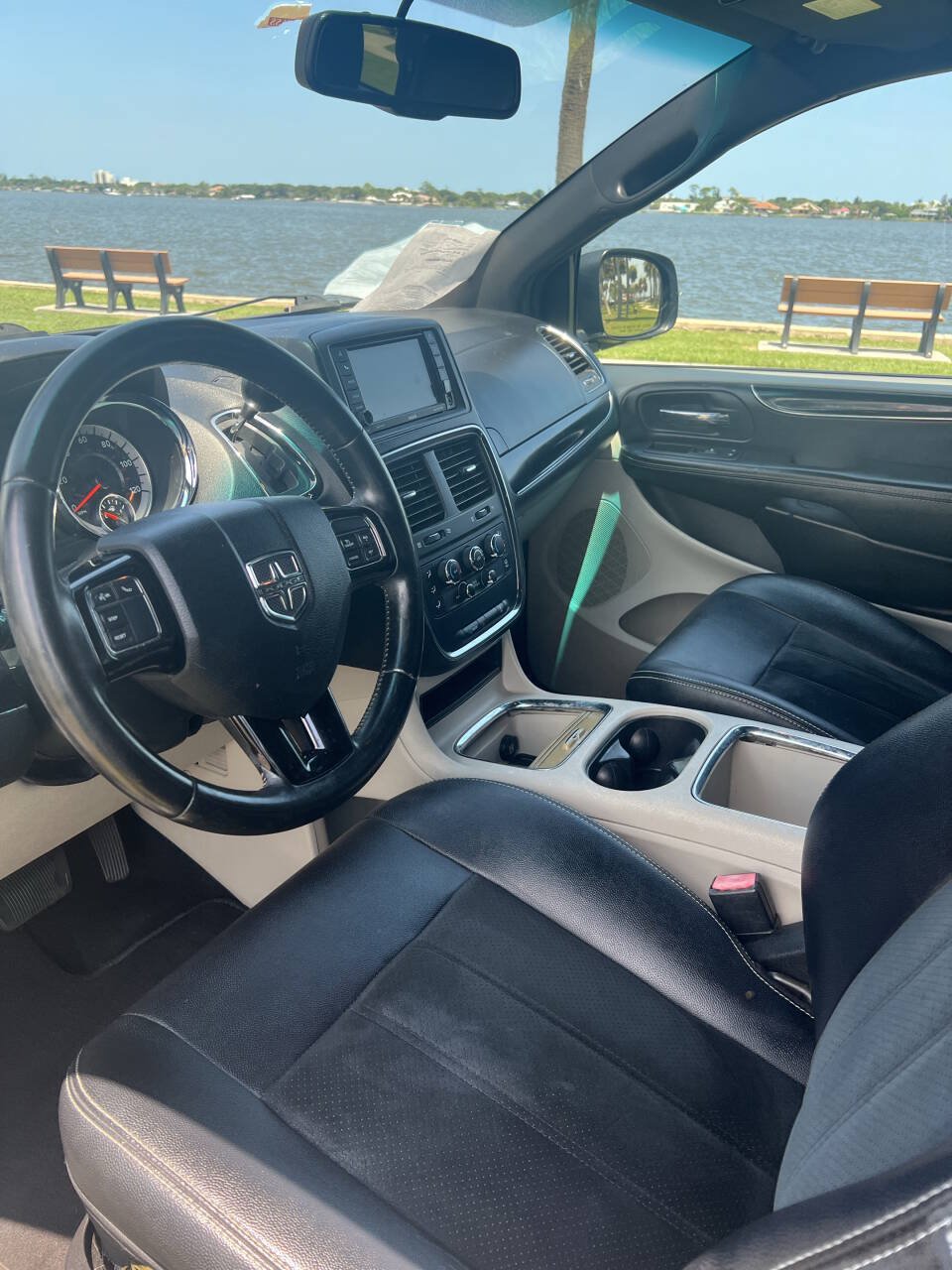 Used 2017 Dodge Grand Caravan SXT FWD image 14