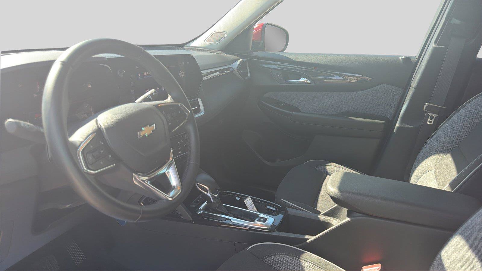 Used 2024 Chevrolet TrailBlazer LT w/ LT Cold Weather Package FWD image 15