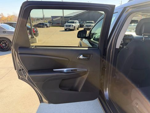 Used 2017 Dodge Journey SE w/ Flexible Seating Group image 29