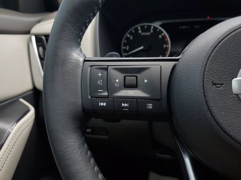 Used 2021 Nissan Rogue SV w/ Premium Package FWD image 22