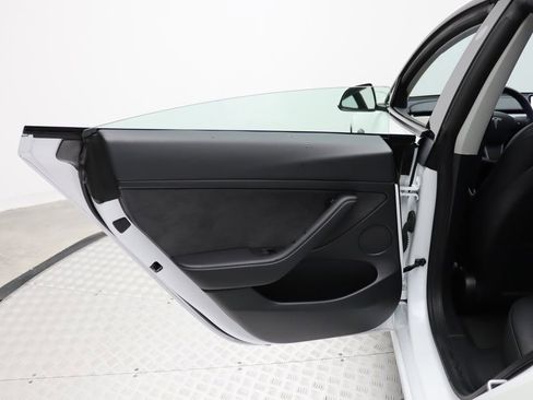 Used 2023 Tesla Model 3 Standard Range image 21