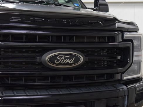Used 2022 Ford F250 Lariat w/ Black Appearance Package AWD/4WD image 11