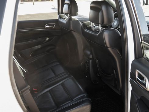 Used 2015 Jeep Grand Cherokee Limited w/ Luxury Group II image 33