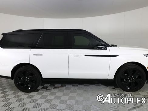 Used 2025 Lincoln Navigator Black Label AWD/4WD image 4