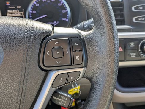 Used 2018 Toyota Highlander LE image 21