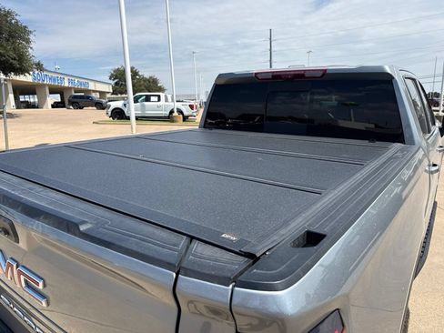 Used 2025 GMC Sierra 1500 AT4 w/ AT4 Premium Package AWD/4WD image 9