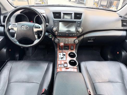 Used 2012 Toyota Highlander Limited w/ Tow Pkg image 12