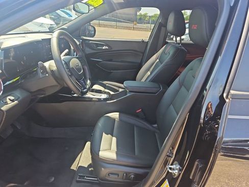 Used 2025 Chevrolet Trax RS FWD image 9