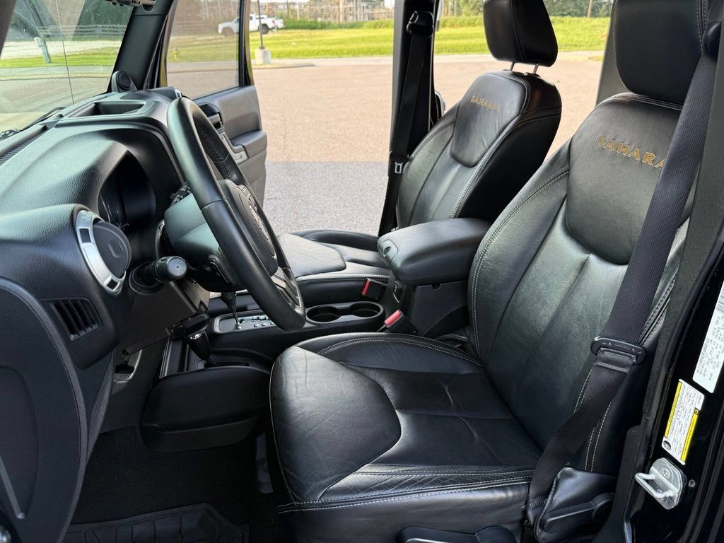 Used 2014 Jeep Wrangler Unlimited Sahara w/ Max Tow Package AWD/4WD image 23