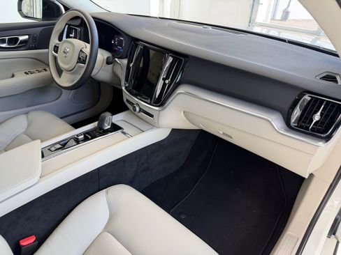 Certified 2025 Volvo S60 B5 Core AWD/4WD image 24