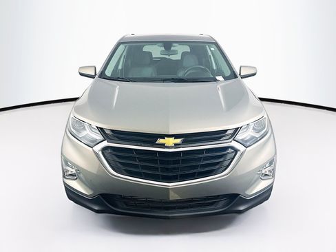 Used 2018 Chevrolet Equinox LT FWD image 2