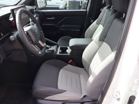 Used 2025 Toyota Tacoma TRD Sport image 20