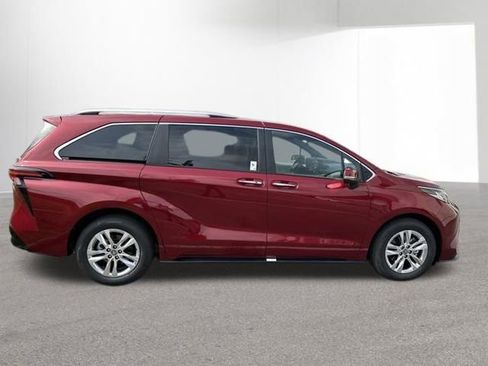 Used 2026 Toyota Sienna Limited FWD image 9