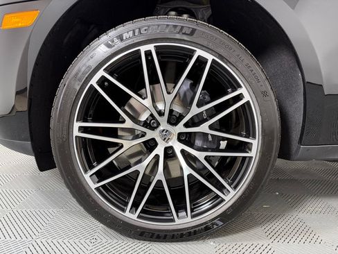 Certified 2026 Porsche Macan AWD/4WD image 11