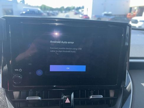 Used 2025 Toyota Corolla Cross XLE w/ Convenience Package image 11