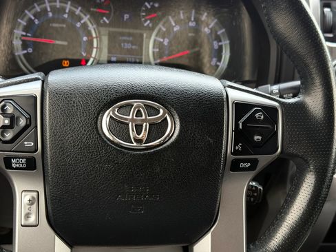 Used 2018 Toyota 4Runner SR5 AWD/4WD image 29