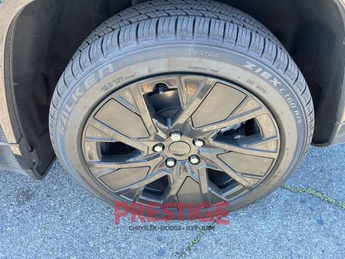 Used 2025 Jeep Wagoneer S Launch Edition image 10