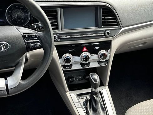 Used 2019 Hyundai Elantra SEL FWD image 29