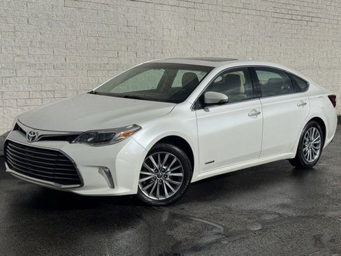 Used 2016 Toyota Avalon Limited image 2