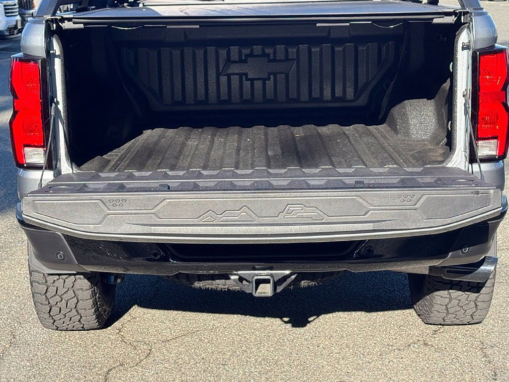 Certified 2026 Chevrolet Colorado ZR2 w/ Midnight Edition AWD/4WD image 13