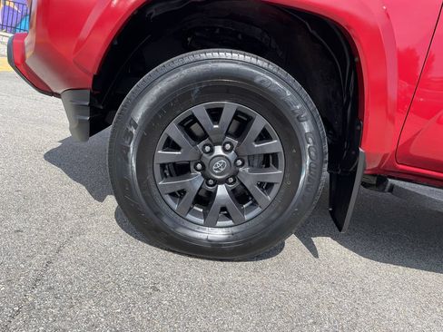 Used 2022 Toyota Tacoma SR5 AWD/4WD image 9