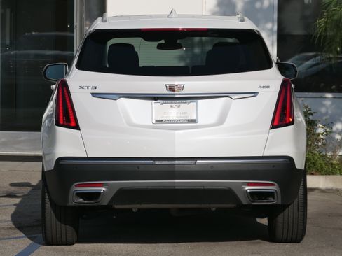 Certified 2024 Cadillac XT5 Premium Luxury FWD image 4