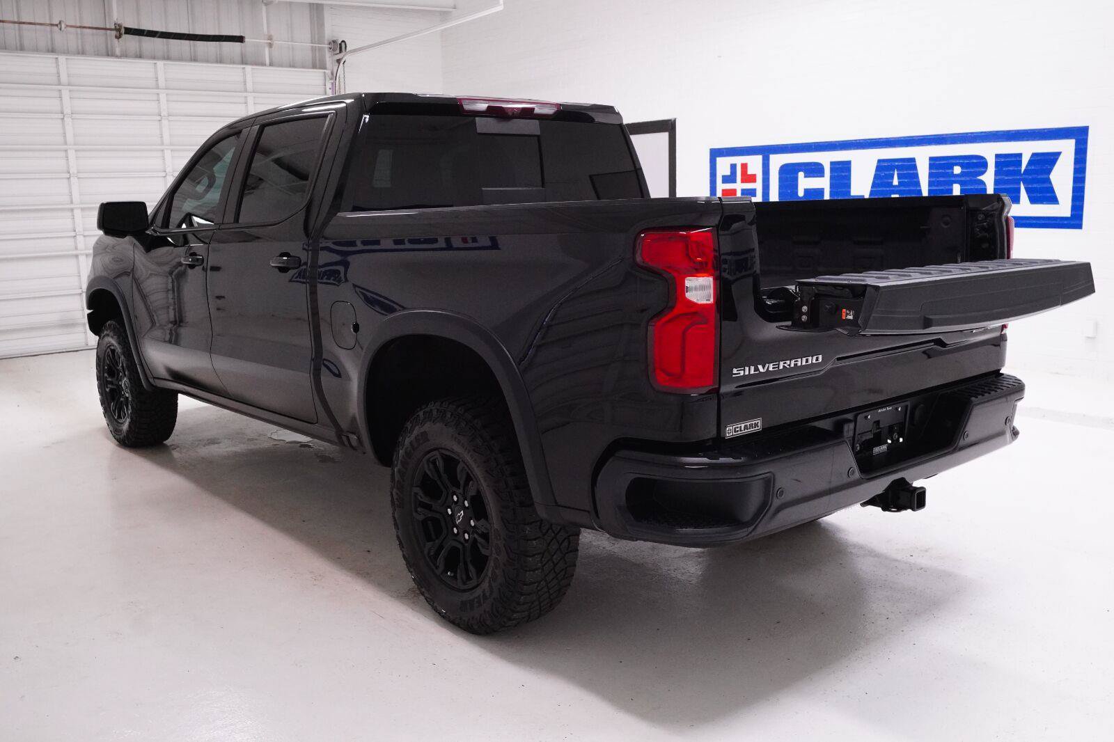Used 2025 Chevrolet Silverado 1500 ZR2 w/ Technology Package AWD/4WD image 35