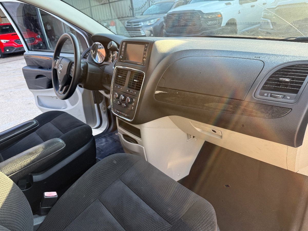 Used 2017 Dodge Grand Caravan SE w/ Power Window Group FWD image 14