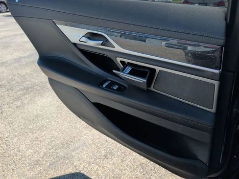 Used 2019 BMW 740i w/ M Sport Package RWD image 27
