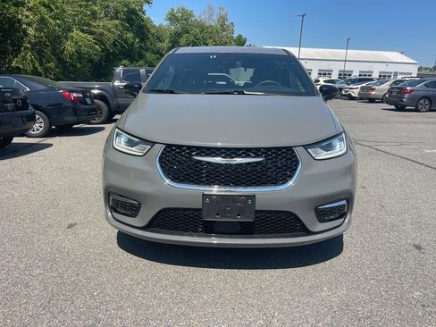 Used 2025 Chrysler Pacifica Select FWD image 8