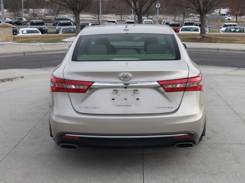 Used 2016 Toyota Avalon Limited image 8