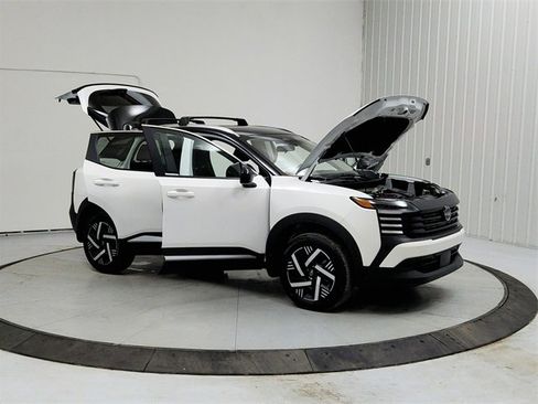 New 2026 Nissan Kicks SV w/ SV Premium Package image 9