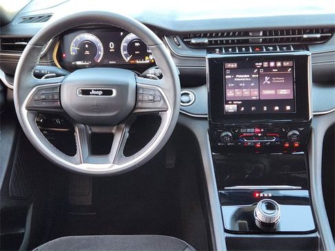 Certified 2025 Jeep Grand Cherokee L Altitude image 24