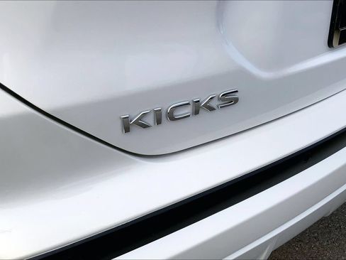 Used 2024 Nissan Kicks SR w/ SR Premium Package FWD image 23