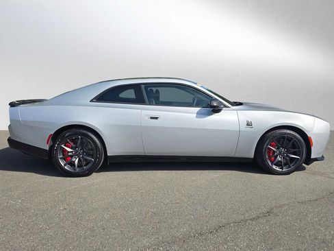 Used 2024 Dodge Charger Daytona Scat Pack w/ Plus Group AWD/4WD image 2