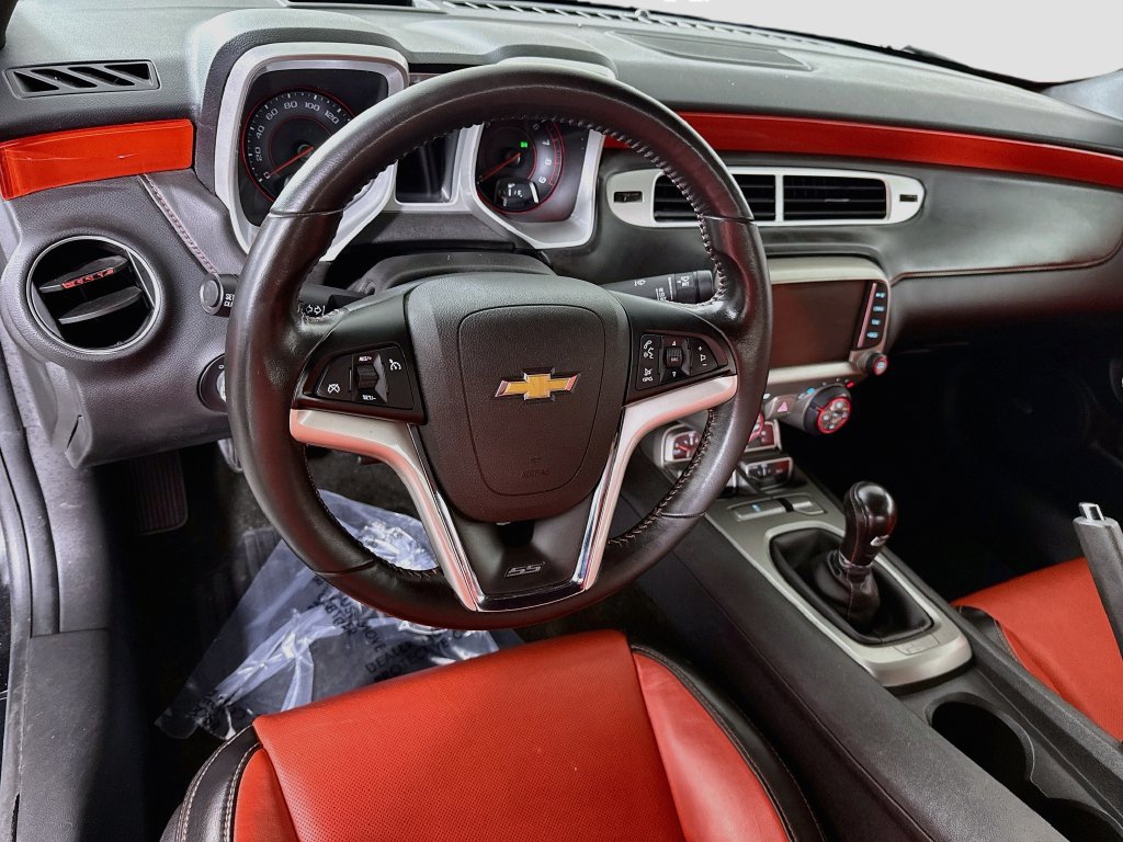 Used 2014 Chevrolet Camaro SS w/ RS Package RWD image 3