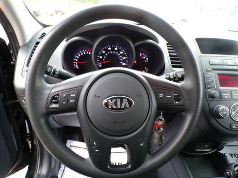 Used 2013 Kia Soul FWD image 11