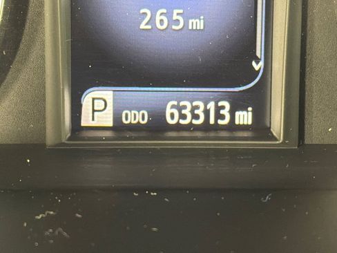 Used 2016 Toyota Camry LE image 27