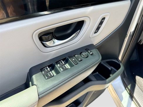 Used 2023 Honda Pilot Touring image 17