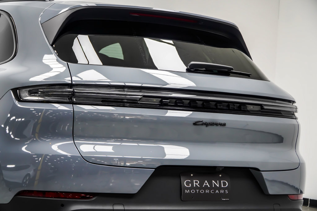 Used 2024 Porsche Cayenne AWD/4WD image 21